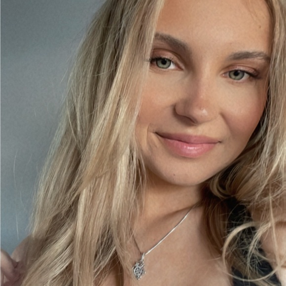 Meet your Posher, Jenn - Picture 1 of 1